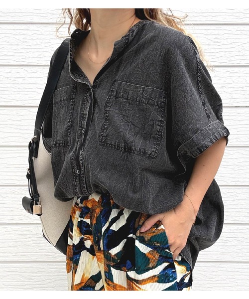 Q(キュー)の「アシッドウォッシュコットンボイルSH(シャツ/ブラウス・レディース・ベビーピンク/ライトブルー/ブラック/ベージュ・MEDIUM)」の6枚目の写真