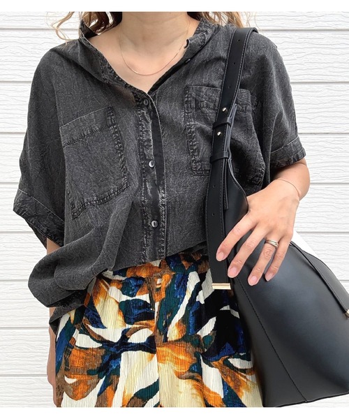 Q(キュー)の「アシッドウォッシュコットンボイルSH(シャツ/ブラウス・レディース・ベビーピンク/ライトブルー/ブラック/ベージュ・MEDIUM)」の7枚目の写真