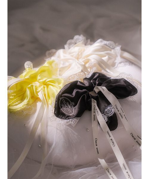 SNIDEL（スナイデル）の「【Chacott】コラボレースシュシュ（シュシュ・レディース・アイボリー/ブラック/イエロー・F）」の4枚目の写真