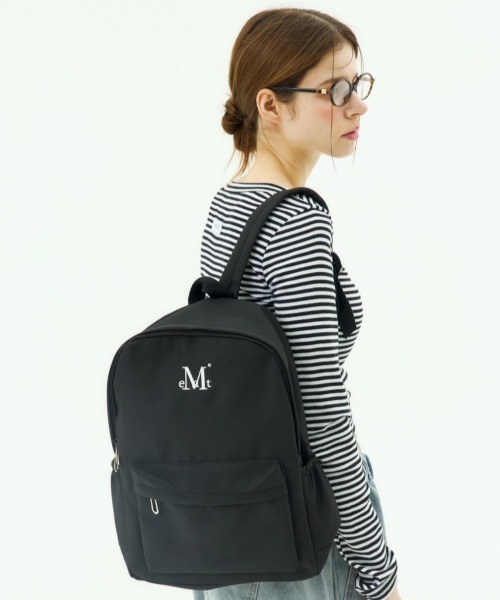 MUCENT(ムセント)の「A'GEM/9 × .kom 『MUCENT/ムセント』 DONDA SIGNATURE LOGO BACK PACK/シグネチャーロゴ刺繍バックパック(バックパック/リュック・レディース・ブラック・FREE)」の2枚目の写真