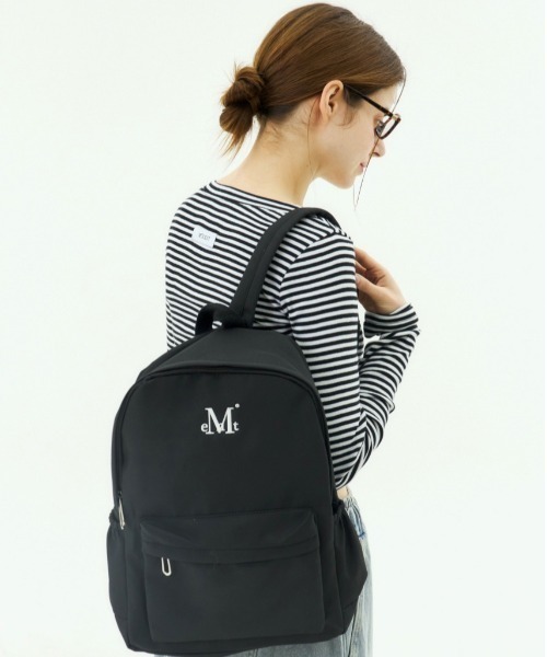 MUCENT(ムセント)の「A'GEM/9 × .kom 『MUCENT/ムセント』 DONDA SIGNATURE LOGO BACK PACK/シグネチャーロゴ刺繍バックパック(バックパック/リュック・レディース・ブラック・FREE)」の3枚目の写真
