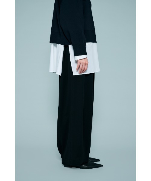 ENFOLD(エンフォルド)の「TUCK-HEM WIDE- COCOON PANTS(スラックス・レディース・ブラック・36/34/38)」の6枚目の写真