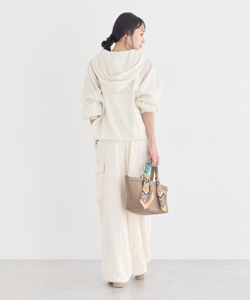 earth music&ecology(アースミュージックアンドエコロジー)の「【2WAY】シアーシャツブルゾン(ブルゾン・レディース・ブラック/アイボリー/ライトカーキ・FREE)」の12枚目の写真