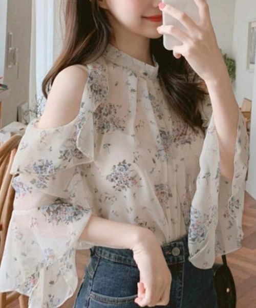mielu(ミエル)の「《大人きれいめフェミニン♪》オフショルダー花柄シフォンブラウス 春夏(シャツ/ブラウス・レディース・オレンジ/アイボリー・MEDIUM/LARGE)」の2枚目の写真
