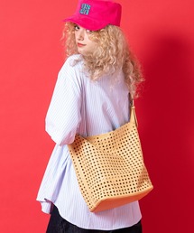 an meets zakka ダイヤパンチングシボ合成皮革ショルダーバッグ