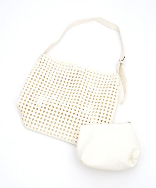 an meets zakka（アンミツザッカ）の「an meets zakka ダイヤパンチングシボ合成皮革ショルダーバッグ（ショルダーバッグ・レディース・ベージュ/ブラック/ホワイト・ONESIZE）」の2枚目の写真