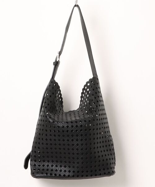 an meets zakka（アンミツザッカ）の「an meets zakka ダイヤパンチングシボ合成皮革ショルダーバッグ（ショルダーバッグ・レディース・ベージュ/ブラック/ホワイト・ONESIZE）」の16枚目の写真