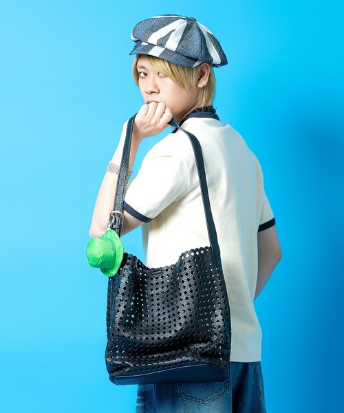 an meets zakka（アンミツザッカ）の「an meets zakka ダイヤパンチングシボ合成皮革ショルダーバッグ（ショルダーバッグ・レディース・ベージュ/ブラック/ホワイト・ONESIZE）」の14枚目の写真