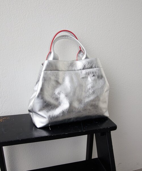 ear PAPILLONNER（イアパピヨネ）の「【MAGLOW(マグロー)】ear別注トートバッグ（トートバッグ・レディース・ブラック/シルバー・FREE）」の2枚目の写真