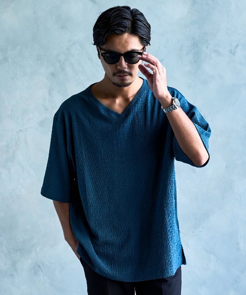 CavariA(キャバリア)の「『CavariA/キャバリア』楊柳VネックTシャツ 半袖(Tシャツ/カットソー・メンズ・グレイッシュベージュ/ブルーグリーン/ブラック・L/M)」の3枚目の写真