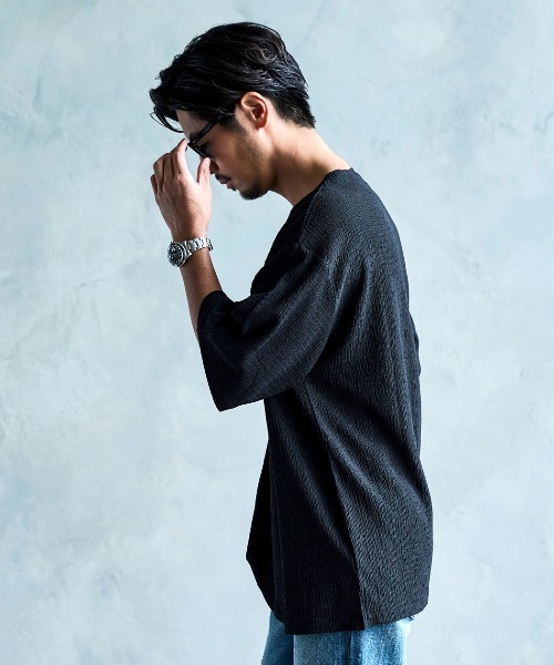 CavariA(キャバリア)の「『CavariA/キャバリア』楊柳VネックTシャツ 半袖(Tシャツ/カットソー・メンズ・グレイッシュベージュ/ブルーグリーン/ブラック・L/M)」の5枚目の写真