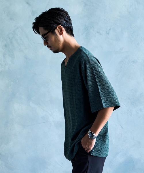 CavariA(キャバリア)の「『CavariA/キャバリア』楊柳VネックTシャツ 半袖(Tシャツ/カットソー・メンズ・グレイッシュベージュ/ブルーグリーン/ブラック・L/M)」の22枚目の写真