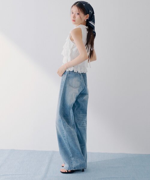 Chico(チコ)の「【SALON by Chico】ハイウエストストレートワイドデニムパンツ(デニムパンツ・レディース・ブルー系その他/ブルー/ホワイト系その他/ブルー系その他3・MEDIUM/SMALL)」の1枚目の写真
