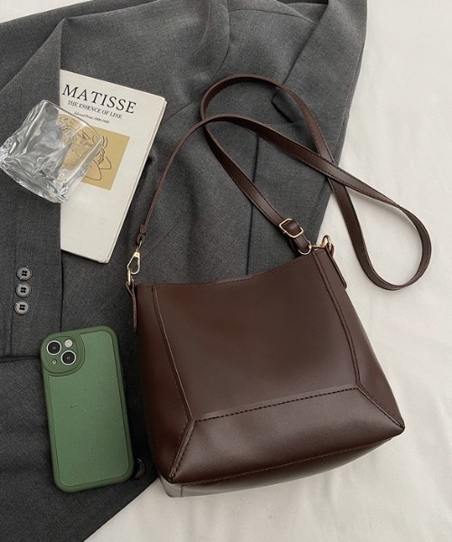 LAC-VERT(ラック・ヴェール)の「【ポーチ付き】2WAYフェイクレザースクエアバッグ(ショルダーバッグ・レディース・ブラック/ブラウン・FREE)」の14枚目の写真