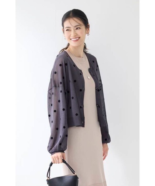 M.deux(エムドゥ)の「フロッキードットシアーカーデ(カーディガン/ボレロ・レディース・ブラック/チャコールグレー・MEDIUM)」の2枚目の写真