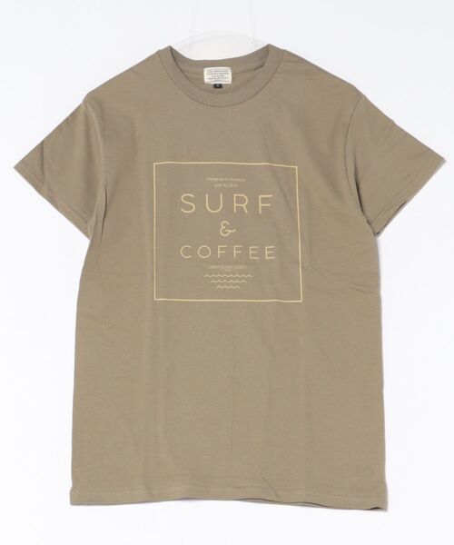 URBAN ISLAND SOCIETY(アーバンアイランドソサエティ)の「ショートスリーブ Tシャツ メンズ SURF & COFFEE / URBAN ISLAND SOCIETY(アーバンアイランドソサエティ)(Tシャツ/カットソー・メンズ・サンドベージュ/ブラウン系その他・X-LARGE/LARGE/MEDIUM/SMALL)」の1枚目の写真