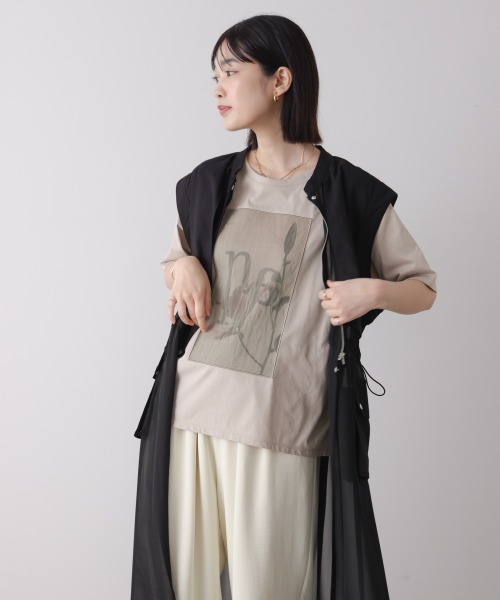 Bou Jeloud(ブージュルード)の「フラワーロゴプリントTee(Tシャツ/カットソー・レディース・グレイッシュベージュ/オフホワイト/チャコールグレー・FREE)」の5枚目の写真