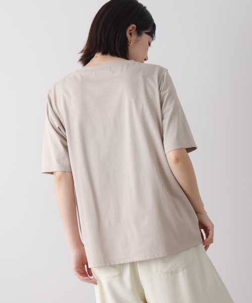 Bou Jeloud(ブージュルード)の「フラワーロゴプリントTee(Tシャツ/カットソー・レディース・グレイッシュベージュ/オフホワイト/チャコールグレー・FREE)」の13枚目の写真