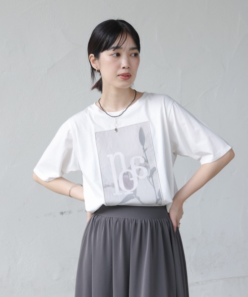 Bou Jeloud(ブージュルード)の「フラワーロゴプリントTee(Tシャツ/カットソー・レディース・グレイッシュベージュ/オフホワイト/チャコールグレー・FREE)」の15枚目の写真