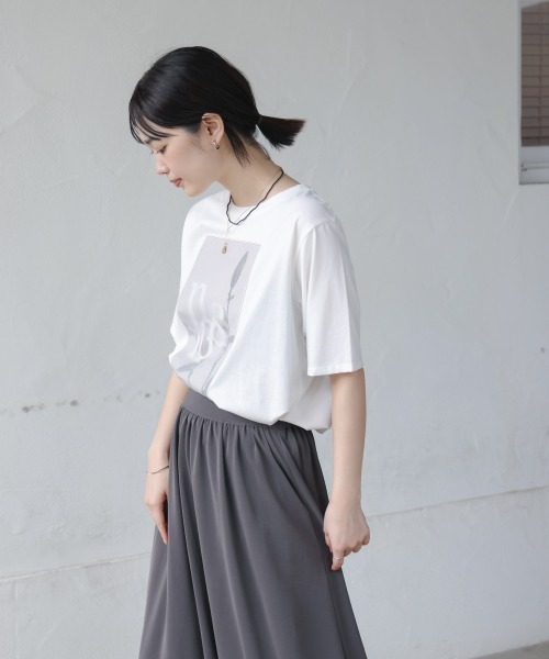 Bou Jeloud(ブージュルード)の「フラワーロゴプリントTee(Tシャツ/カットソー・レディース・グレイッシュベージュ/オフホワイト/チャコールグレー・FREE)」の20枚目の写真