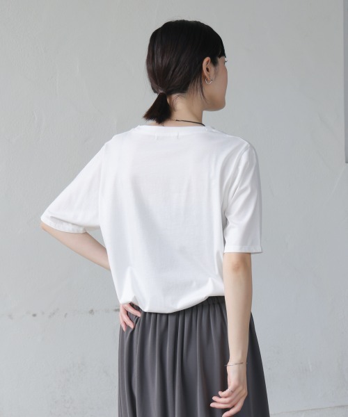 Bou Jeloud(ブージュルード)の「フラワーロゴプリントTee(Tシャツ/カットソー・レディース・グレイッシュベージュ/オフホワイト/チャコールグレー・FREE)」の22枚目の写真