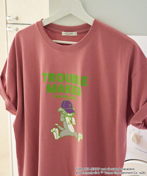 FREAK'S STORE（フリークスストア）の「限定展開　TOM AND JERRY/トムとジェリー フロッキー ロゴ 半袖 Tシャツ（Tシャツ/カットソー・レディース・ネイビー/ピンク/ブラウン/ブラック/ライトグレー/ナチュラル・ﾌﾘ-）」の6枚目の写真