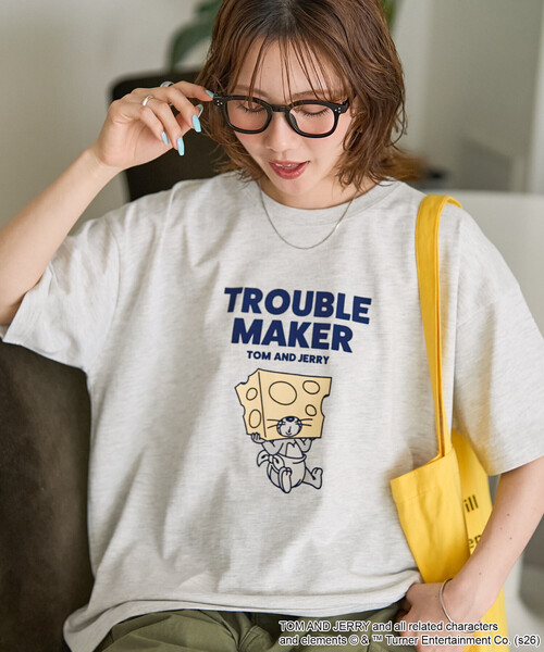 FREAK'S STORE（フリークスストア）の「限定展開　TOM AND JERRY/トムとジェリー フロッキー ロゴ 半袖 Tシャツ（Tシャツ/カットソー・レディース・ネイビー/ピンク/ブラウン/ブラック/ライトグレー/ナチュラル・ﾌﾘ-）」の2枚目の写真