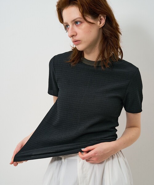 NOMINE(ノミネ)の「楊柳シボ感 リンガーTシャツ / 半袖 リブ切替 クロップド丈(Tシャツ/カットソー・レディース・ネイビー/ホワイト/ブラック系その他/ブルー/ブラック系その他2・フリー)」の1枚目の写真