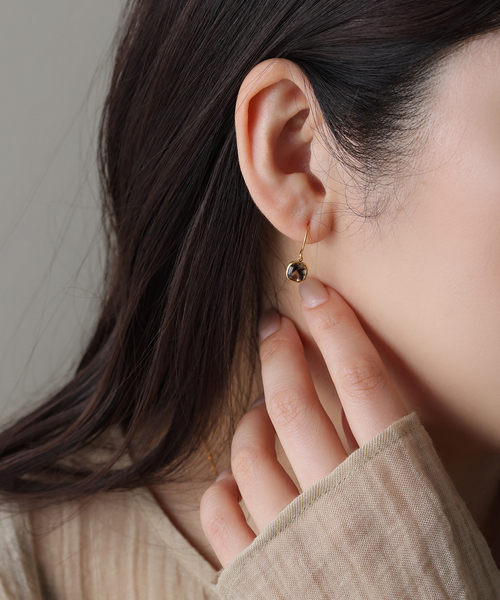 Lilas（リラ）の「J型パイプピアスL K10（両耳）（ピアス（両耳用