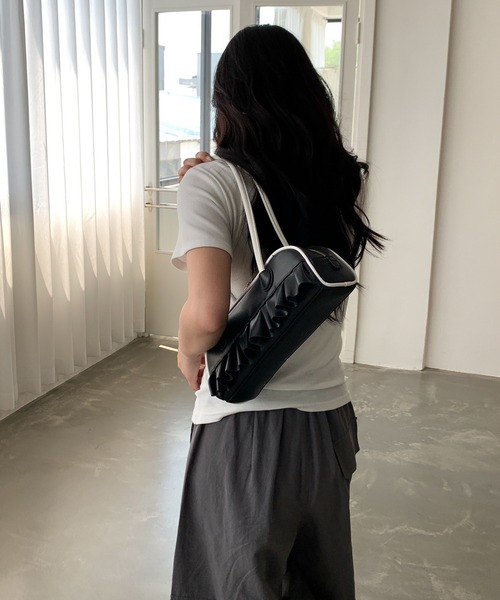 HALEY PESCA(ヘーリーペスカ)の「HALEY PESCA/パイピングデザインフリルショルダーバッグ(ハンドバッグ・レディース・ブラック/ブルー系2/ブルー系1/レッド・FREE)」の10枚目の写真