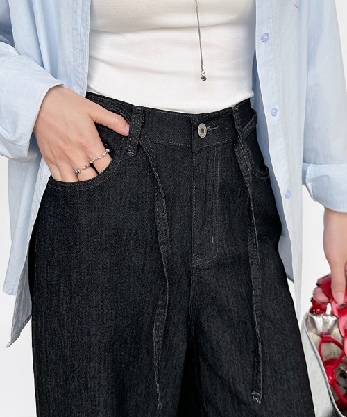 COCOMOMO（ココモモ）の「ストンと美脚見え スラブワイドデニムパンツ ストレート デニム パンツ スラブ ワイドデニムパンツ ストレートデニム ワイドデニム ウエスト 紐 ウエストゴム 夏デニムパンツ 薄手 春服 夏服（デニムパンツ・レディース・ホワイト/ネイビー/ブラック・S/M/L）」の12枚目の写真