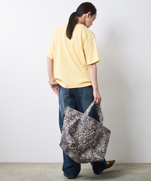 CHIC STYLE(シックスタイル)の「綿100%ワイドストレートデニムパンツ<大きいサイズ有>シックスタイル(その他パンツ・レディース・ネイビー系/ブルー系・73/84/80/76/106/98/96/92/88)」の16枚目の写真