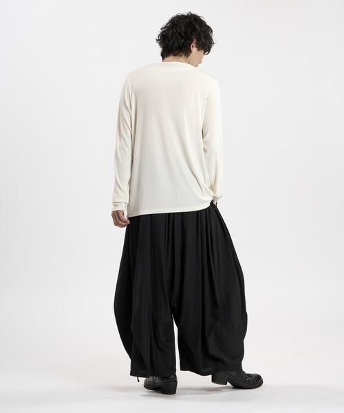 NO ID.(ノーアイディ)の「【NO ID.】Irregular Neck Pullover / イレギュラーネックPO(Tシャツ/カットソー・メンズ・ホワイト/ブラック/グレー・1/2)」の5枚目の写真