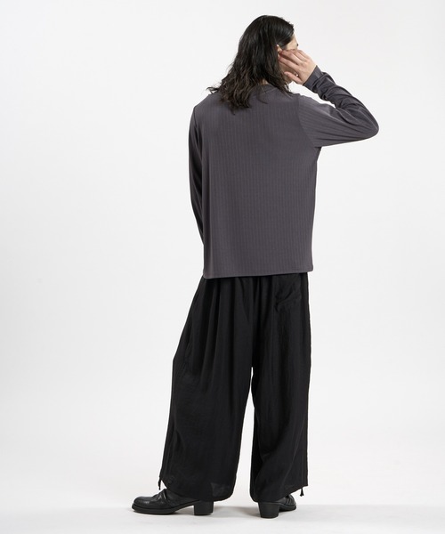 NO ID.(ノーアイディ)の「【NO ID.】Irregular Neck Pullover / イレギュラーネックPO(Tシャツ/カットソー・メンズ・ホワイト/ブラック/グレー・1/2)」の12枚目の写真