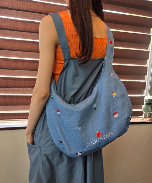 Loco Ocean（ロコオーシャン）の「【全2色】イラスト刺繍 デニム＆スウェット ショルダーバッグ / カジュかわ / メッセンジャーバッグ（ショルダーバッグ・レディース・ブラック/ライトブルー・ONE SIZE）」の19枚目の写真