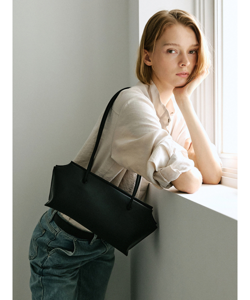 MOREMORR（モアモル）の「RIVA BAG _ ブラックショルダーバッグトートバッグ（ショルダーバッグ・レディース・ブラック・FREE）」の5枚目の写真