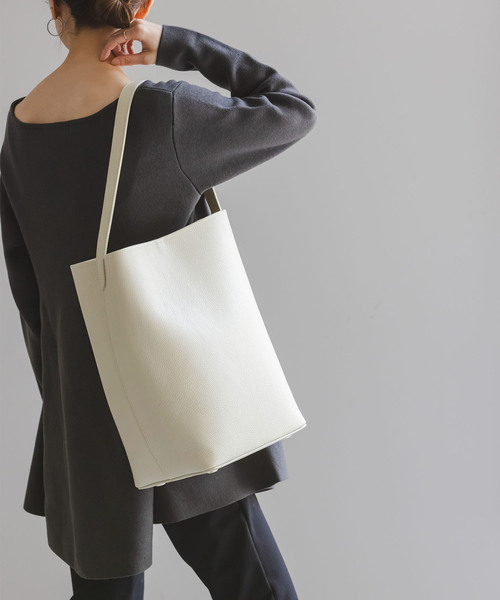 INNUE(イヌエ)の「《追加3》INNUE/イヌエ レザートートBAG(トートバッグ・レディース・チャコールグレー/ブラック/アイボリー・FREE)」の4枚目の写真