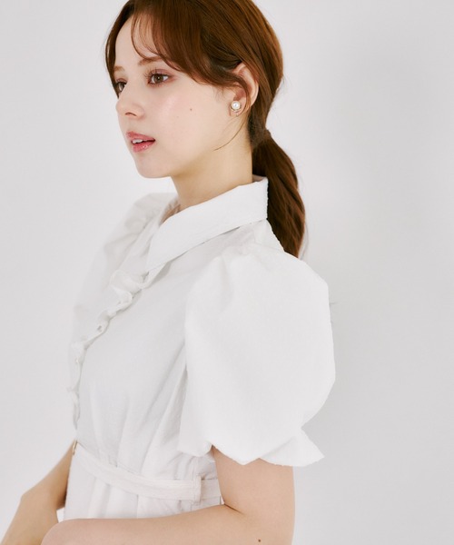 tocco closet(トッコ クローゼット)の「【ZOZO限定】ベルト付きドットジャガードアシンメトリーフリル装飾シャツワンピース(ワンピース・レディース・オフホワイト/ペールイエロー・M)」の9枚目の写真