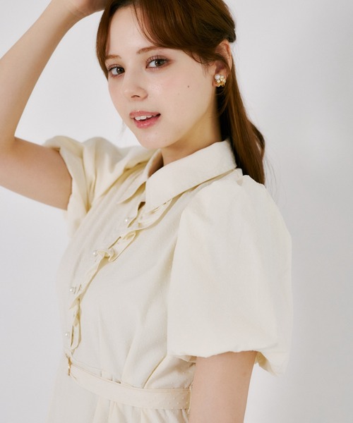 tocco closet(トッコ クローゼット)の「【ZOZO限定】ベルト付きドットジャガードアシンメトリーフリル装飾シャツワンピース(ワンピース・レディース・オフホワイト/ペールイエロー・M)」の16枚目の写真