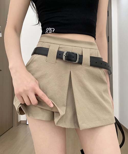 gossip！ロサンゼルス（ゴシップロサンゼルス）の「ハイウエストタックスカートパンツ レディース ショート丈 インナーパンツ付き カジュアル カーゴ風 ミニスカパン（その他パンツ・レディース・ベージュ/ブラック・M/L/S）」の8枚目の写真