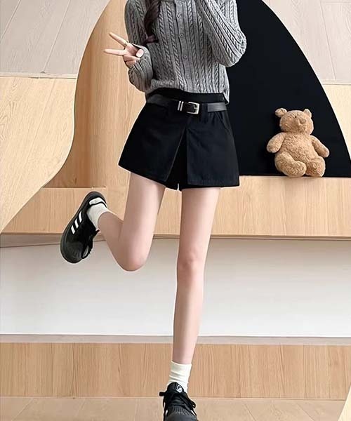 gossip！ロサンゼルス（ゴシップロサンゼルス）の「ハイウエストタックスカートパンツ レディース ショート丈 インナーパンツ付き カジュアル カーゴ風 ミニスカパン（その他パンツ・レディース・ベージュ/ブラック・M/L/S）」の16枚目の写真