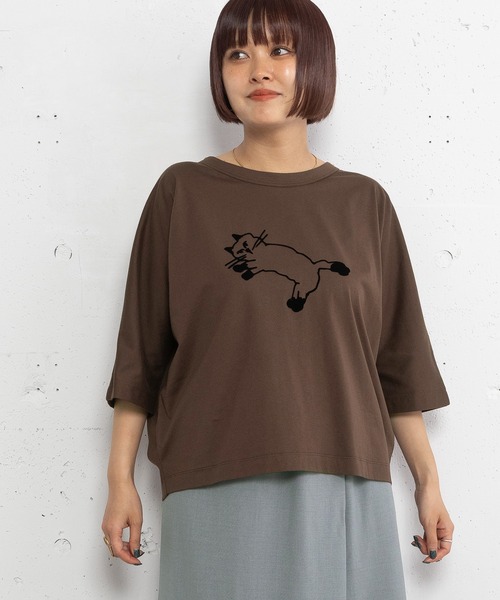 POU DOU DOU(プードゥドゥ)の「フロッキーねこプリントドルマントップス(Tシャツ/カットソー・レディース・ブラウン/オフホワイト/ブラック・3)」の17枚目の写真