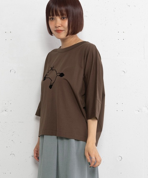 POU DOU DOU(プードゥドゥ)の「フロッキーねこプリントドルマントップス(Tシャツ/カットソー・レディース・ブラウン/オフホワイト/ブラック・3)」の6枚目の写真