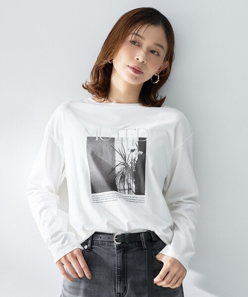 UNTITLED(アンタイトル)の「【ロゴ・プリント】フォトグラフィックロンT(Tシャツ/カットソー・レディース・ホワイト系3/チャコール・44/04/02/00/50/48)」の4枚目の写真