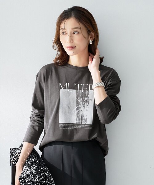 UNTITLED(アンタイトル)の「【ロゴ・プリント】フォトグラフィックロンT(Tシャツ/カットソー・レディース・ホワイト系3/チャコール・44/04/02/00/50/48)」の8枚目の写真