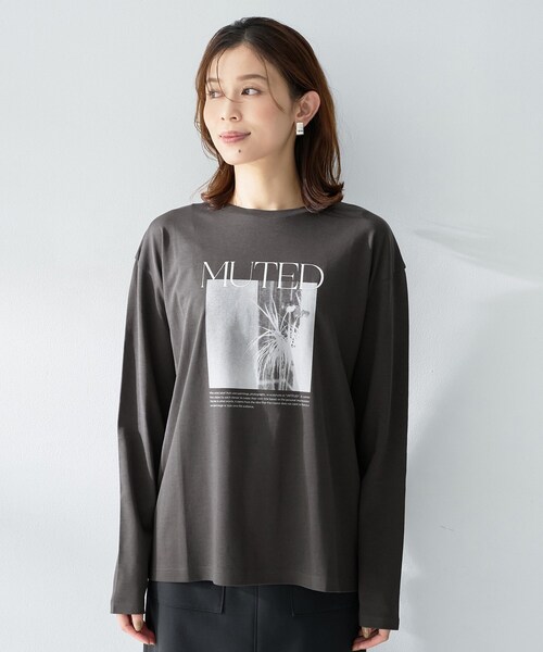 UNTITLED(アンタイトル)の「【ロゴ・プリント】フォトグラフィックロンT(Tシャツ/カットソー・レディース・ホワイト系3/チャコール・44/04/02/00/50/48)」の12枚目の写真