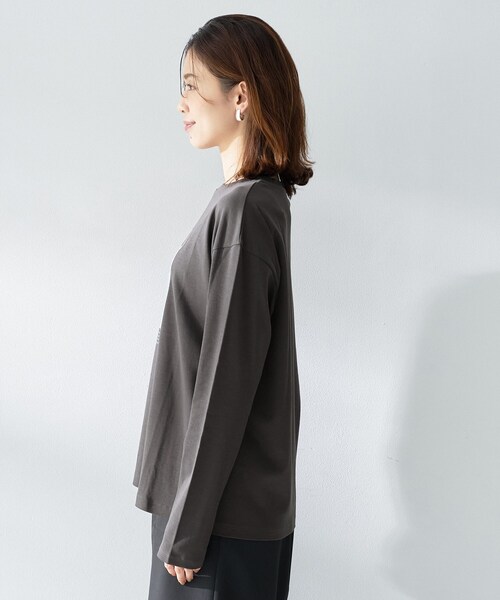 UNTITLED(アンタイトル)の「【ロゴ・プリント】フォトグラフィックロンT(Tシャツ/カットソー・レディース・ホワイト系3/チャコール・44/04/02/00/50/48)」の13枚目の写真