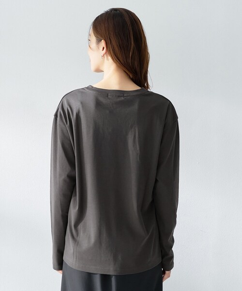 UNTITLED(アンタイトル)の「【ロゴ・プリント】フォトグラフィックロンT(Tシャツ/カットソー・レディース・ホワイト系3/チャコール・44/04/02/00/50/48)」の14枚目の写真