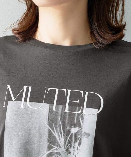 UNTITLED(アンタイトル)の「【ロゴ・プリント】フォトグラフィックロンT(Tシャツ/カットソー・レディース・ホワイト系3/チャコール・44/04/02/00/50/48)」の15枚目の写真