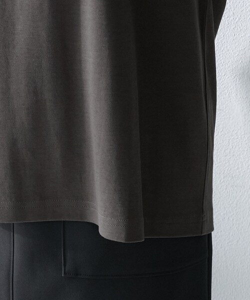 UNTITLED(アンタイトル)の「【ロゴ・プリント】フォトグラフィックロンT(Tシャツ/カットソー・レディース・ホワイト系3/チャコール・44/04/02/00/50/48)」の17枚目の写真